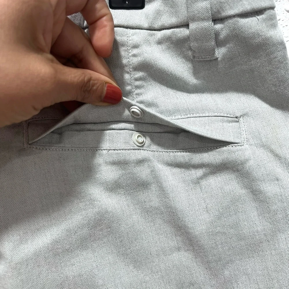 Lululemon qwick oxford Gray Flat Front‎ Shorts 31